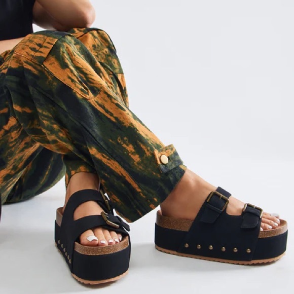 Wild Diva Shoes - New without box I Swear It's True Flatform Sandals in Black